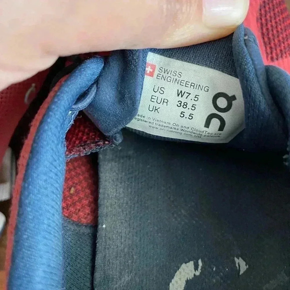 ON CLOUD Women’s Running Shoes - Picture 7 of 9